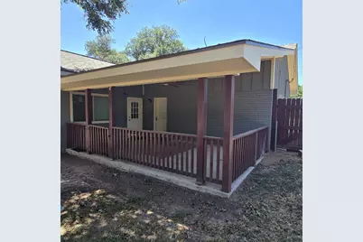 204 Crestwood Dr, Fredericksburg, TX 78624 - Photo 3