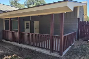 204 Crestwood Dr, Fredericksburg, TX 78624 - Photo 3