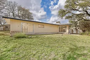 105 Hale St, Fredericksburg, TX 78624 - Photo 3