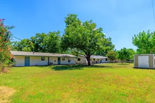 814 Sunset St, Fredericksburg, TX 78624 - Photo 17