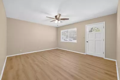 814 Sunset St, Fredericksburg, TX 78624 - Photo 3