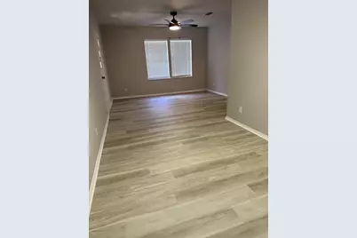 813 N Pecan St, Fredericksburg, TX 78624 - Photo 3