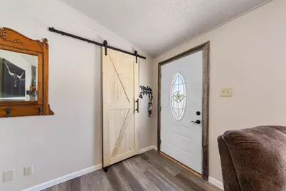 731 W Mountain View Dr, Lakehills, TX 78063 - Photo 19