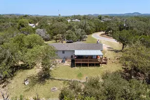 731 W Mountain View Dr, Lakehills, TX 78063 - Photo 23