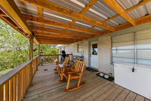 731 W Mountain View Dr, Lakehills, TX 78063 - Photo 21