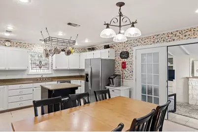 305 S Orange St, Fredericksburg, TX 78624 - Photo 15