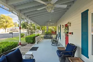 305 S Orange St, Fredericksburg, TX 78624 - Photo 9