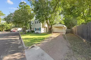 305 S Orange St, Fredericksburg, TX 78624 - Photo 5