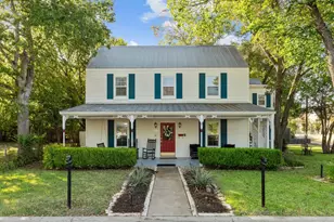 305 S Orange St, Fredericksburg, TX 78624 - Photo 1