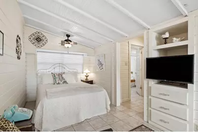 305 S Orange St, Fredericksburg, TX 78624 - Photo 25