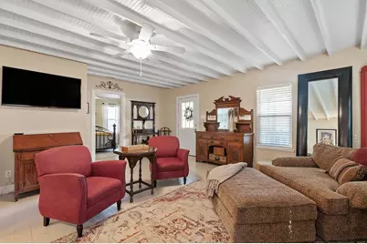 305 S Orange St, Fredericksburg, TX 78624 - Photo 13
