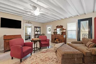 305 S Orange St, Fredericksburg, TX 78624 - Photo 13