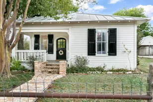 420 S Milam St, Fredericksburg, TX 78624 - Photo 1