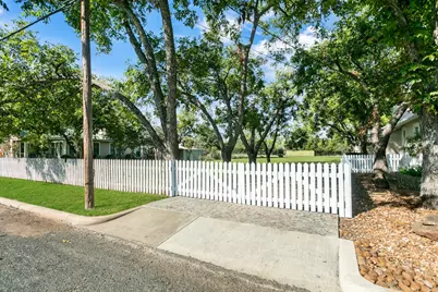408 Fulton St, Fredericksburg, TX 78624 - Photo 3