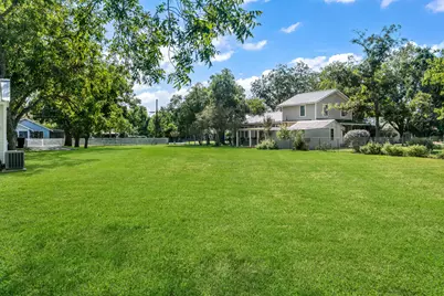 408 Fulton St, Fredericksburg, TX 78624 - Photo 5