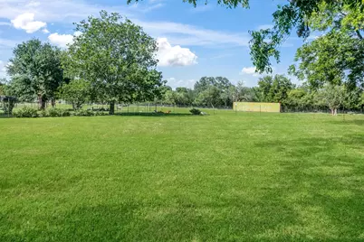 408 Fulton St, Fredericksburg, TX 78624 - Photo 7