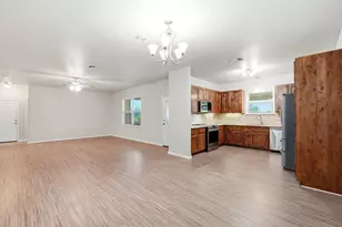 805 Scarlet Oak Ct, Fredericksburg, TX 78624 - Photo 3