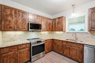 805 Scarlet Oak Ct, Fredericksburg, TX 78624 - Photo 5