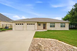 805 Scarlet Oak Ct, Fredericksburg, TX 78624 - Photo 1