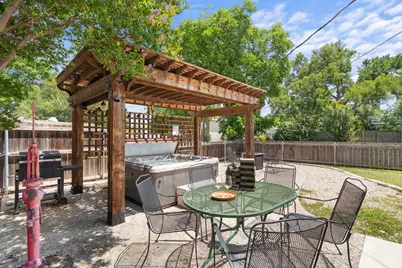 307 S Creek St, Fredericksburg, TX 78624 - Photo 23