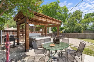 307 S Creek St, Fredericksburg, TX 78624 - Photo 23