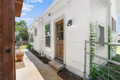 307 S Creek St, Fredericksburg, TX 78624 - Photo 25