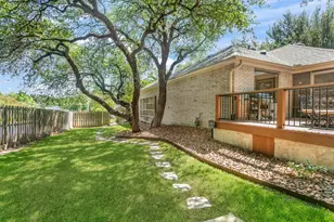 201 E Creekview Dr, Fredericksburg, TX 78624 - Photo 5
