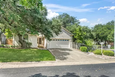 201 E Creekview Dr, Fredericksburg, TX 78624 - Photo 1