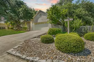 201 E Creekview Dr, Fredericksburg, TX 78624 - Photo 27