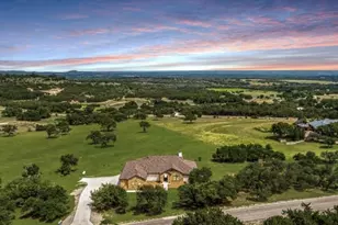 328 E Distant View Dr, Fredericksburg, TX 78624 - Photo 1