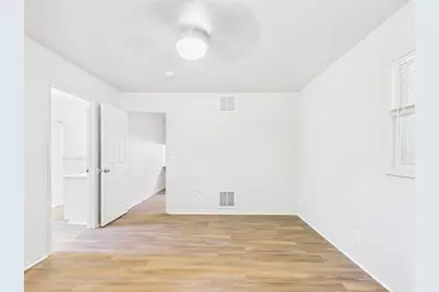 1018 Avenue B, Fredericksburg, TX 78624 - Photo 17