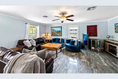 204 N Acorn St, Fredericksburg, TX 78624 - Photo 3