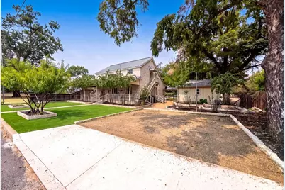 204 N Acorn St, Fredericksburg, TX 78624 - Photo 39