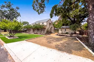 204 N Acorn St, Fredericksburg, TX 78624 - Photo 39
