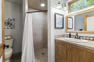 904 N Orange St, Fredericksburg, TX 78624 - Photo 19