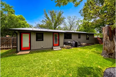 904 N Orange St, Fredericksburg, TX 78624 - Photo 31
