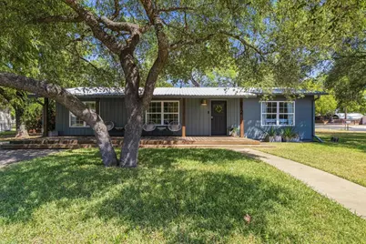 912 SE Apple St, Fredericksburg, TX 78624 - Photo 1