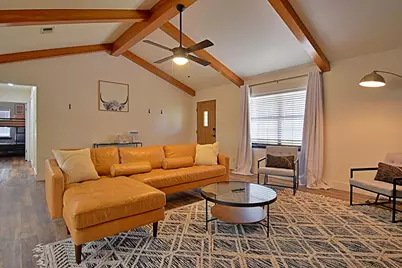1009 Avenue D, Fredericksburg, TX 78624 - Photo 5