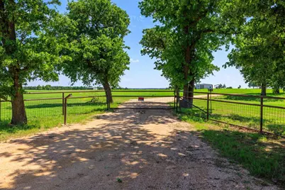 647 Eckert Rd, Fredericksburg, TX 78624 - Photo 1