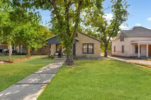 621 S Washington St, Fredericksburg, TX 78624 - Photo 3