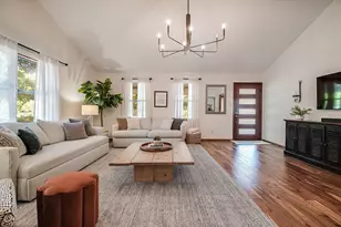 405 Sunset St, Fredericksburg, TX 78624 - Photo 5