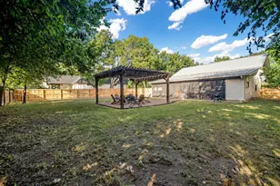 405 Sunset St, Fredericksburg, TX 78624 - Photo 19