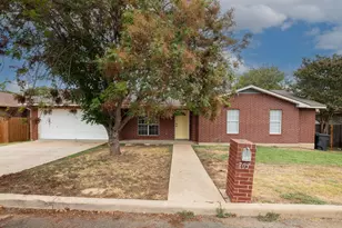 703 Dawn Ln, Fredericksburg, TX 78624 - Photo 13