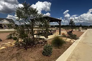 802 S Creek St, Fredericksburg, TX 78624 - Photo 19