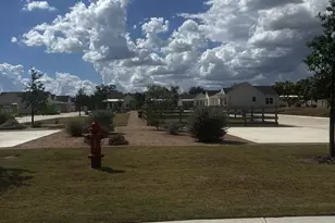 802 S Creek St, Fredericksburg, TX 78624 - Photo 21