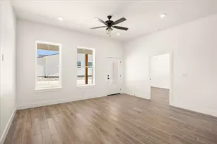 802 S Creek St, Fredericksburg, TX 78624 - Photo 5