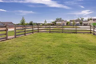 802 S Creek St, Fredericksburg, TX 78624 - Photo 29