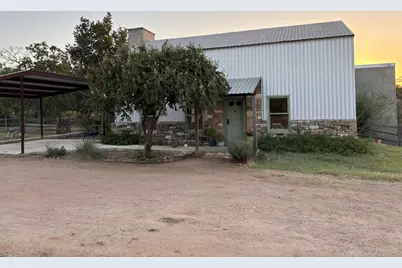 714 W Live Oak St, Fredericksburg, TX 78624 - Photo 5