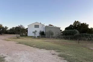 714 W Live Oak St, Fredericksburg, TX 78624 - Photo 7