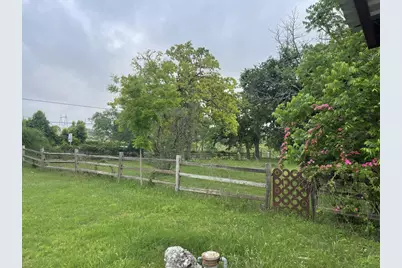 714 W Live Oak St, Fredericksburg, TX 78624 - Photo 9